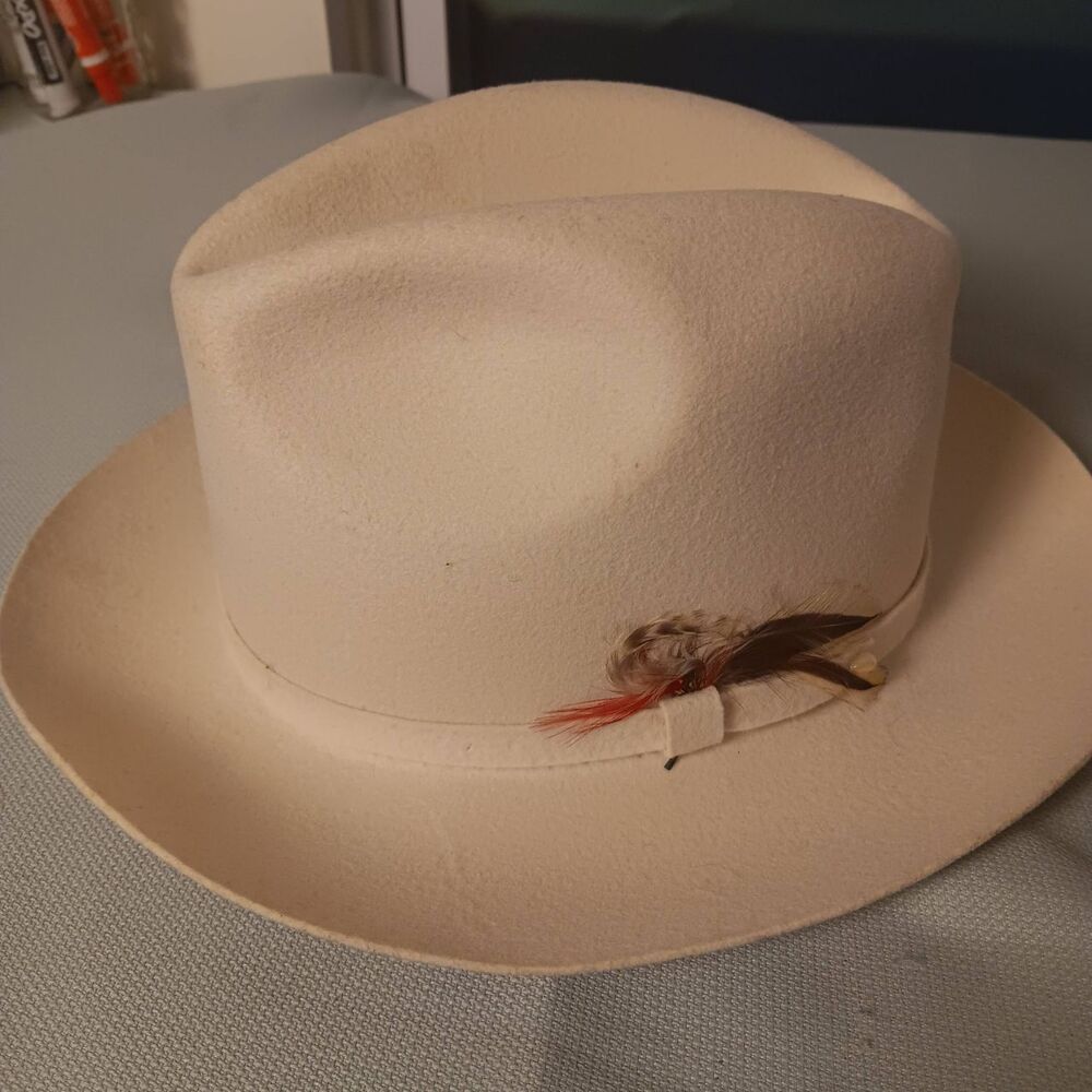 Medium Fedora FEATHER Cream Beige Designer Collection vintage uni